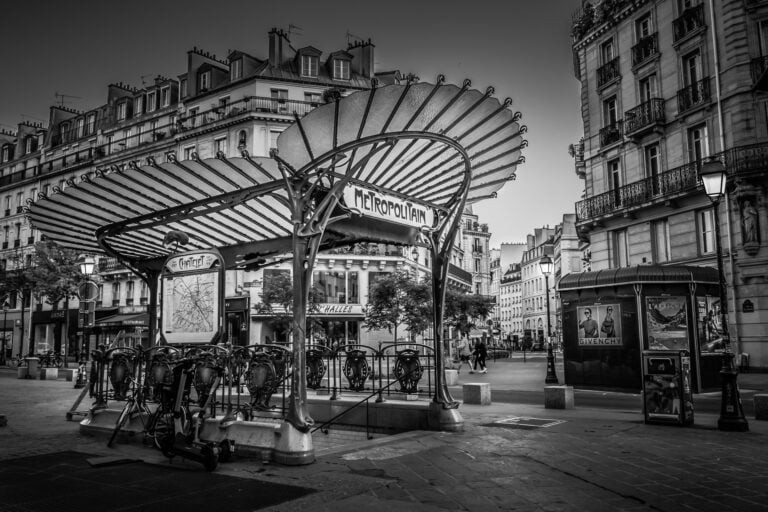 Métro Châtelet, Paris.