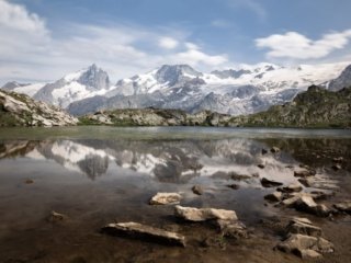 Lake L&eacute;ri&eacute;, Alps