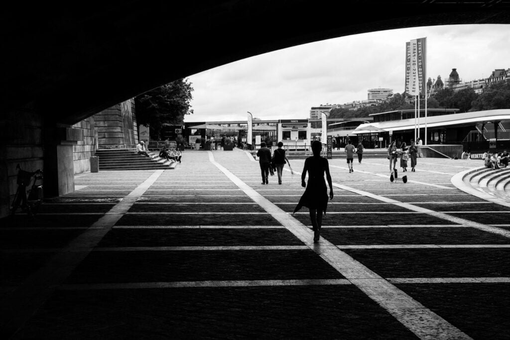 Dress in the wind under the bridge in Paris