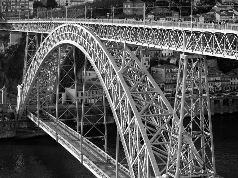 Dom Luís I bridge in Porto, Portugal.
