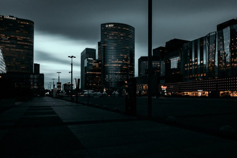 La Défense de noche.