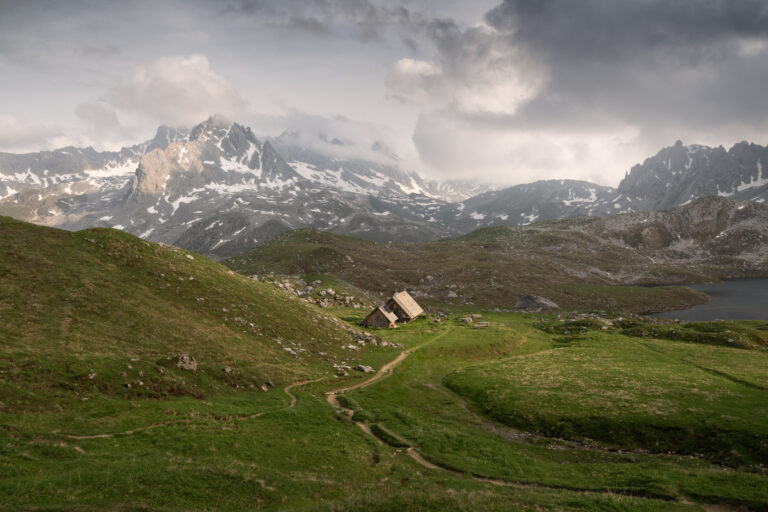 Refuge des lacs Merlet, Alpes, France.