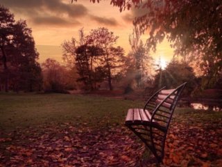 Sunset bench in Le V&eacute;sinet