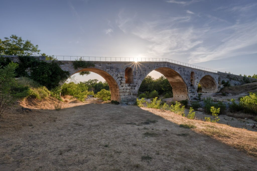Julian&#039;s bridge in Bonnieux, Luberon, France