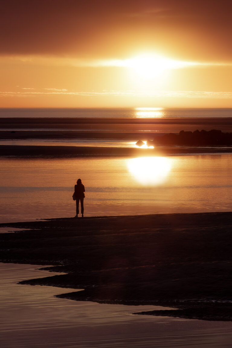 Silhouette vor dem Sonnenuntergang in Berck-sur-Mer, Frankreich